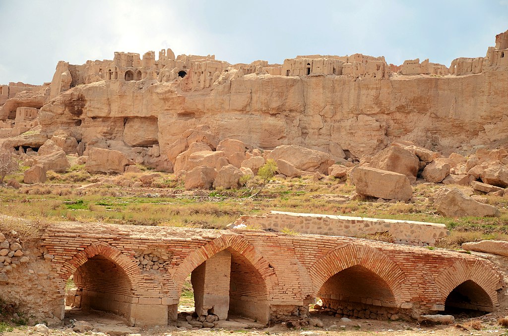 Izadkhast Old bridge ^ historical town panoramio 1